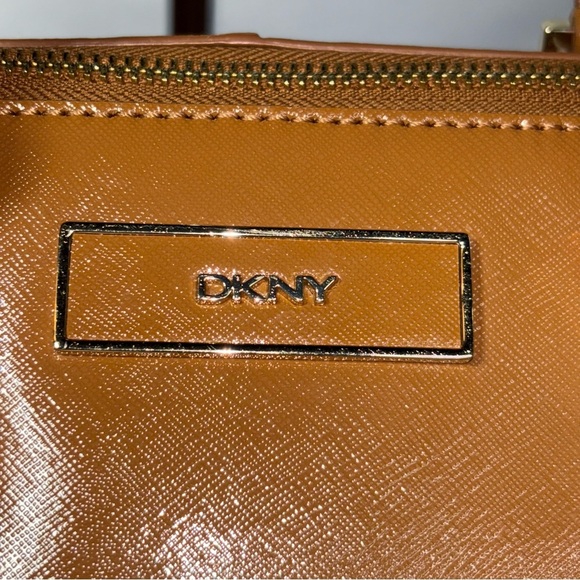 DKNY Women’s Carmel Saffiano Leather Doctor Satchel Bag - Picture 2 of 12